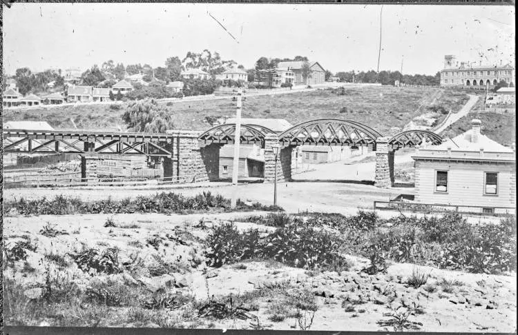 Parnell Railway Bridge from Augustus Terrace, Parnell, 1880