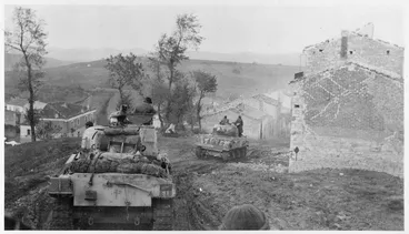 Image: New Zealand tanks, Guardiagrele, Italy, during World War 2