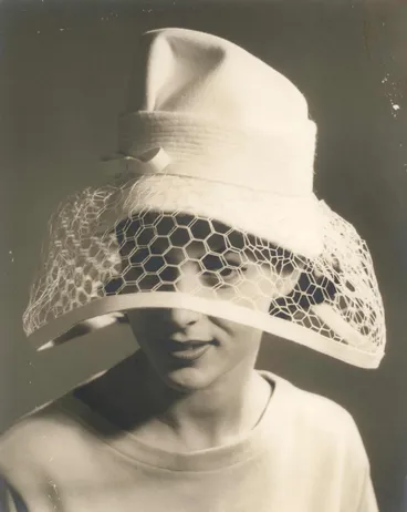 Image: Felt hat with peekaboo brim