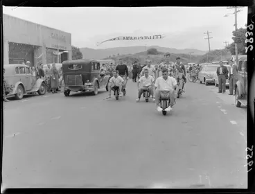 Image: Wheelbarrow racing down [Marine Parade?], Paraparaumu Beach