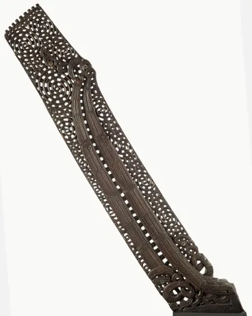 Image: Taurapa (canoe stern post), "Kahutiaterangi"