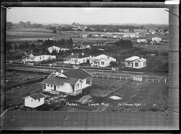 Image: Paeroa, looking West, ca 1918 - Photograph taken by Fred. E Flatt