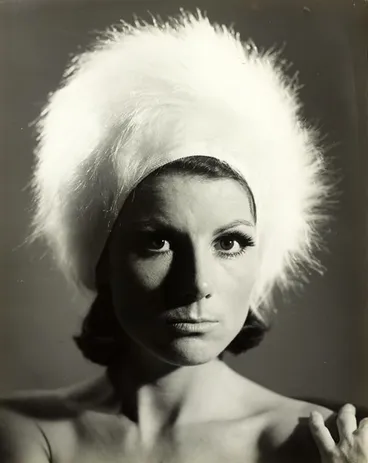 Image: White fur bonnet