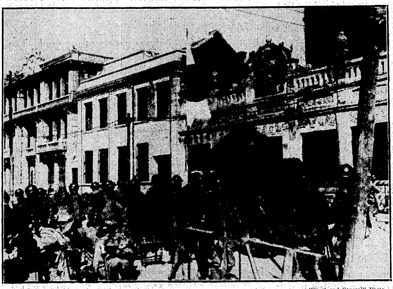 i i "Sport and General" Photo. JAPANESE TROOPS IN MANCHURIA.—i 4 warlike scene at Mukden duringdts occupation.by Japanese troops'last month, when most of Southern Manchuria was brought under Japanese military control. The photograph shows the steel helmets of'the invading troops, and an armoured car in,the streets of Mukden. (Evening Post, 17 November 1931)