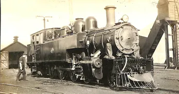 Image: New Zealand Railways locomotive, Ww class; number 571