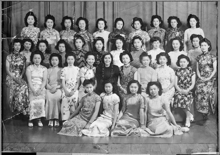 Chinese women with pianist Lili Kraus