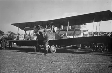 Captain Russell with de Havilland Image: Captain Russell with de Havilland