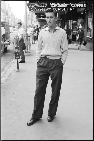 Image: Street photo, Queen Street, Auckland, 1960