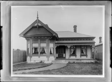 Image: Exterior shot of a house [Bay villa home?]