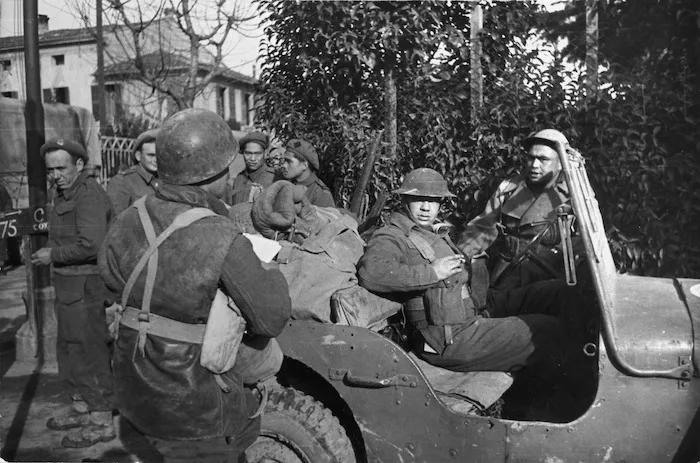 Kaye, George 1914- : Soldiers of the Maori Battalion prepare to move up into the line in the Faenza sector, Italy