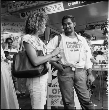 Image: Shoppers in Karangahape Road, 1989