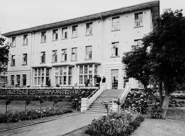 Image: Hamilton Hotel gardens