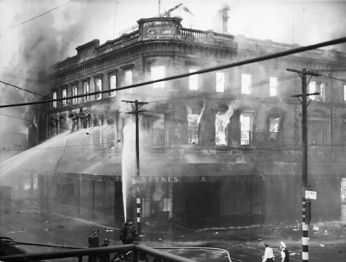 Ballantyne's Department Store on fire, Christchurch