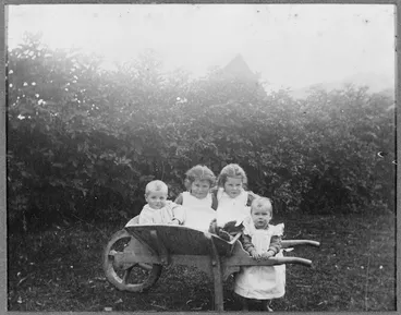 Image: Children of the Poulsen family