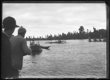 Image: Ngāruawāhia Regatta on the Waikato River