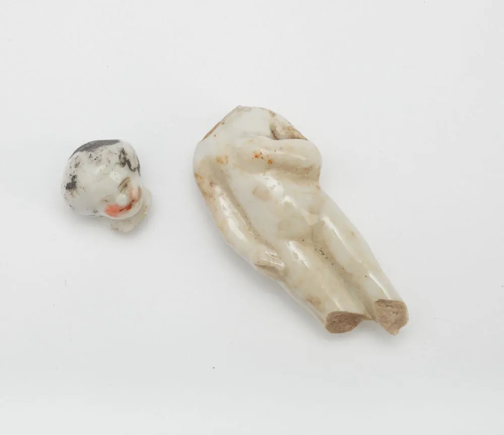 Pudding Doll - body with matching head, broken