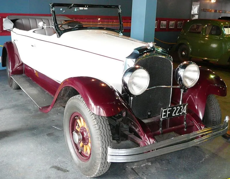 Automobile Chrysler Imperial Six