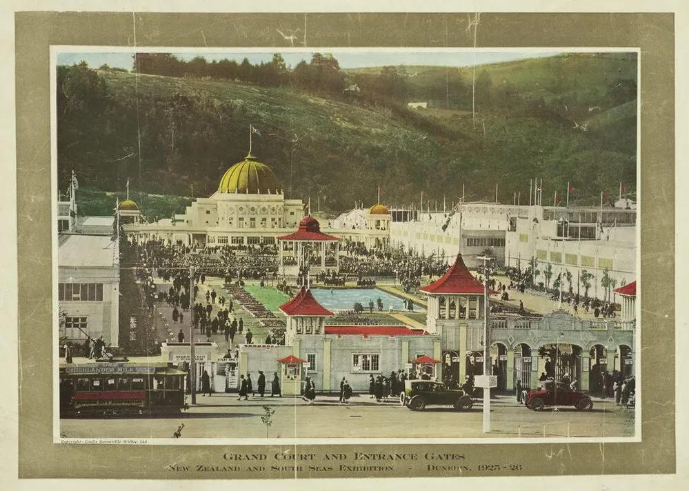 Grand Court and Entrance gates, New Zealand and South Seas Exhibition, Dundin, 1925-26. Copyright Coulls Somerville Wilkie, Ltd.