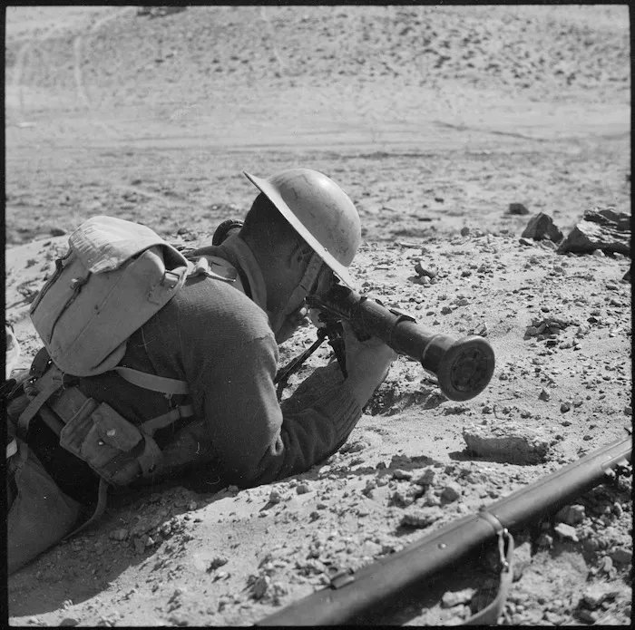 Using rangefinder for machine gun fire on NZ manoeuvres, Egypt