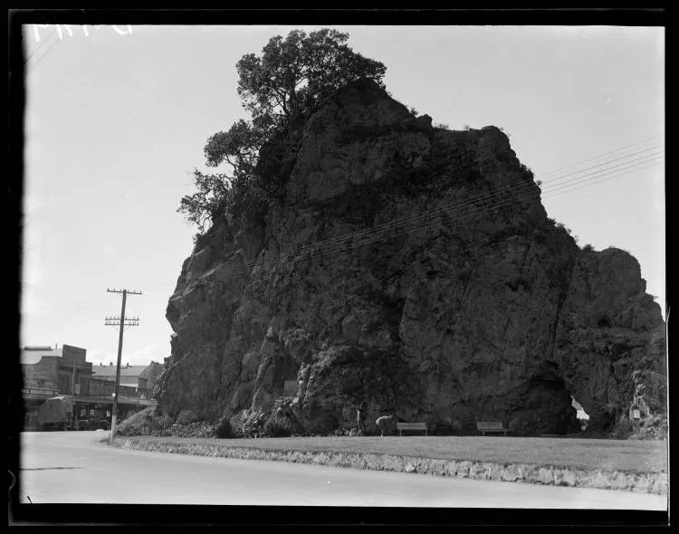 Pohaturoa Rock, Whakatāne