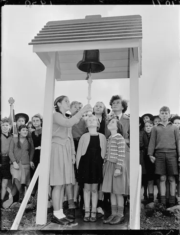 Image: New bell for Johnsonville School