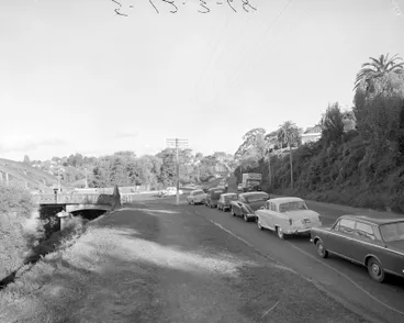 Image: Victoria St approaching Fairfield bridge