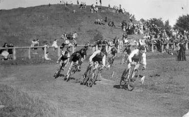 Image: "Cycle race at Jubilee Park, Inglewood"