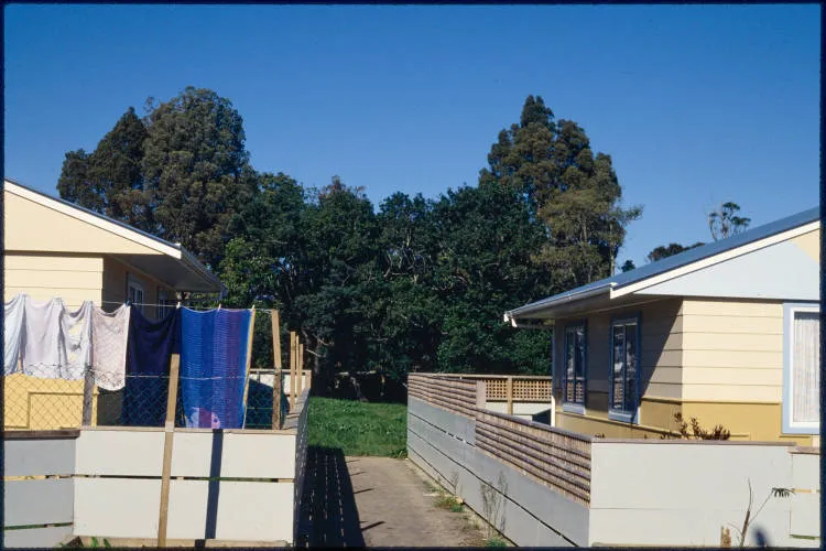 Sunshine houses, Rata Vine, Manukau City, 1989