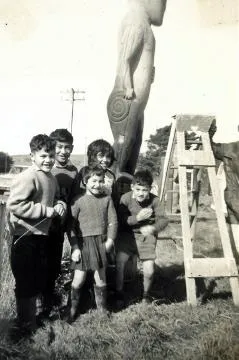 Group of Maori children at Papawai marae
