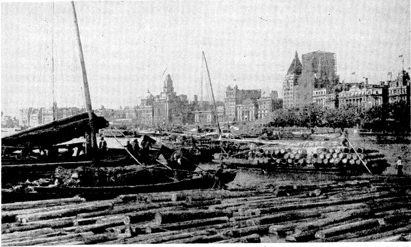 Under the new administration of ■ the Japanese the waterfront at Shanghai is busy again. Above, logs and junks on the Whdngpoo River bound for nearby ports. Left, boat-loads of raw cotton on their way to an up-river market. (Evening Post, 09 September 1938)