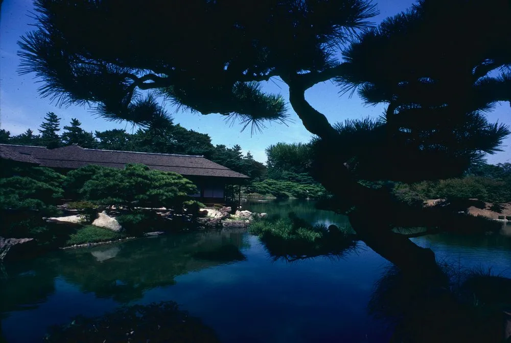 Japan series: Ritsurin Park and Tea House 'Kikugetsu-Tei'