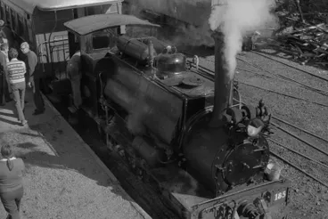 Image: Photograph of locomotive F 185