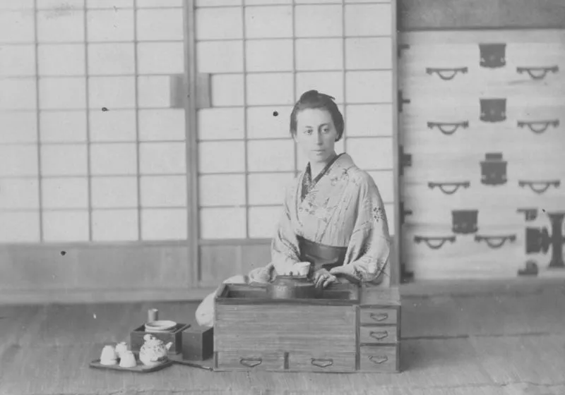 Portrait, unidentified woman