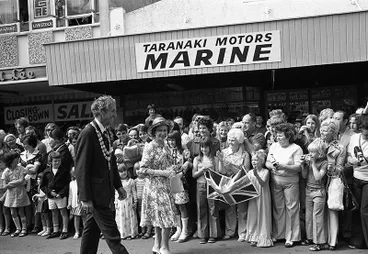Queen Elizabeth II royal visit, Devon Street Image: Queen Elizabeth II royal visit, Devon Street