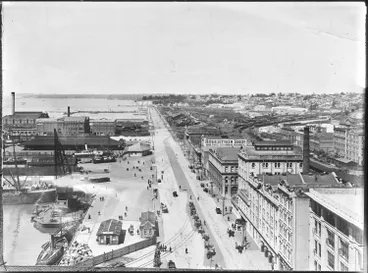 Image: Auckland wharves, Quay Street East, 1921