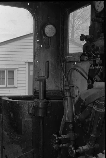 Image: Photograph of locomotive F 180