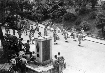2NZEF Band leading a parade in Japan : digital image