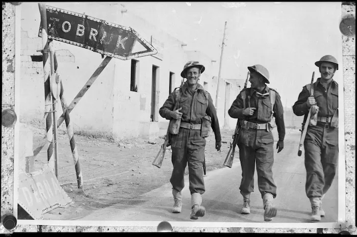New Zealand soldiers on the Derna Road, Tobruk, during the advance into Libya during World War 2