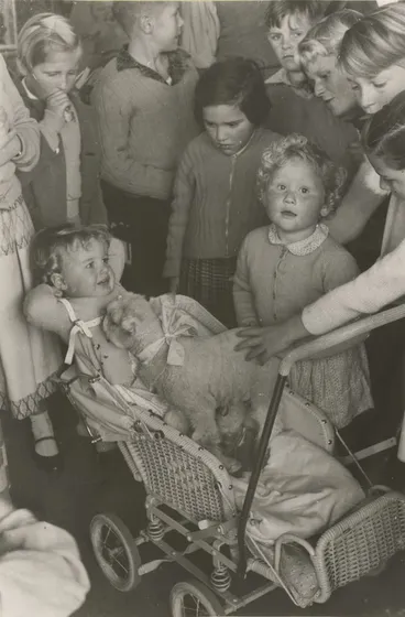 Image: Children with pet lamb at Agricultural & Pastoral show