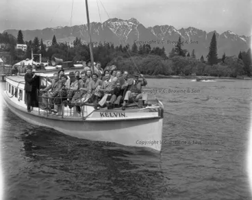 Image: Wakatipu boating (QN45-69/66)