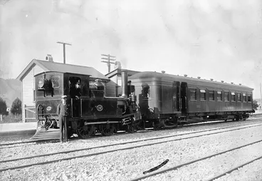 Image: 197 D class Neilson locomotive (1844/74) and railway employees