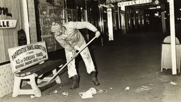 Image: Street sweeper, Papatoetoe, 1966