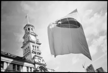 Commonwealth Games flag, Auckland Town Hall, Queen Street, 1989 Image: Commonwealth Games flag, Auckland Town Hall, Queen Street, 1989