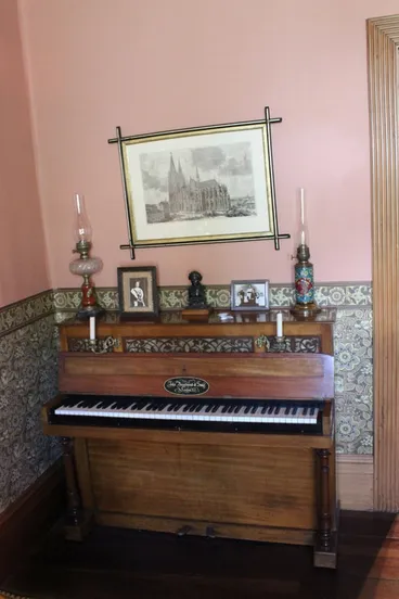 Image: Cottage piano