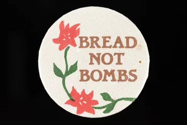 Image: Badge, "Bread Not Bombs"