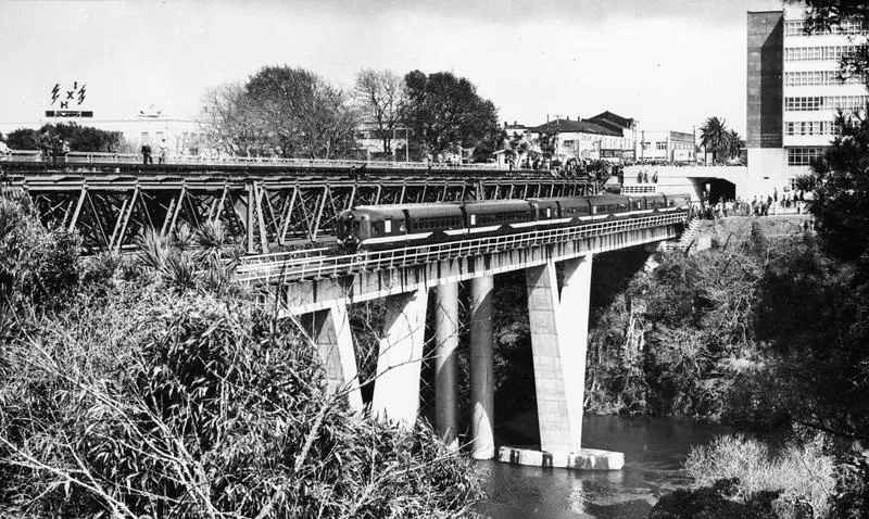 The new Railway Bridge opening day 1964