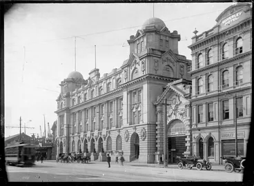 Image: General Post Office and the Queen Street Railway Station, Auckland
