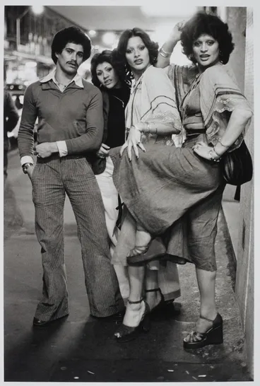 Image: Family: Tony, Mini, Kerry and Violet Pratt near Wyndham St