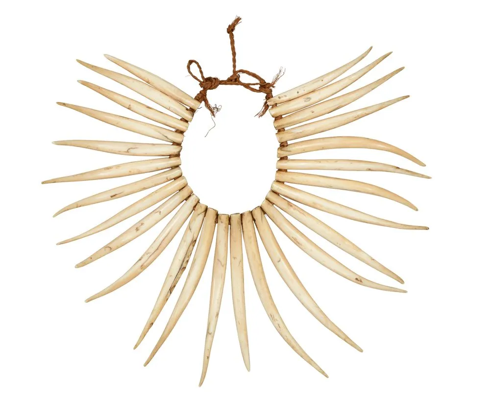 Wasekaseka (sperm whale tooth necklace)