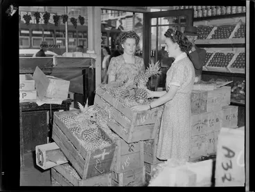 Image: Selling pineapples at Franklins fruit shop, corner of Queen Street, Auckland